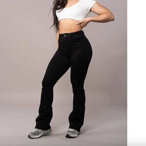 Flared Jeans in Black (Fitjeans)